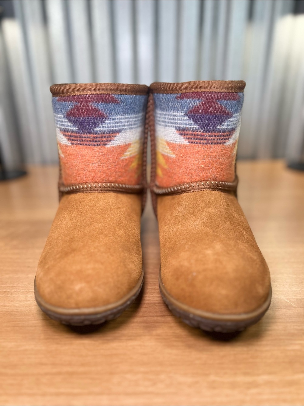 Minnetonka Brown Suede Southwest Print Ankle Boots Faux Fur Size 7M